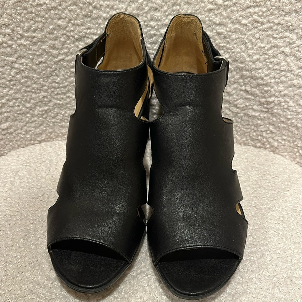 Naturalizer black chunky heeled sandals size 10